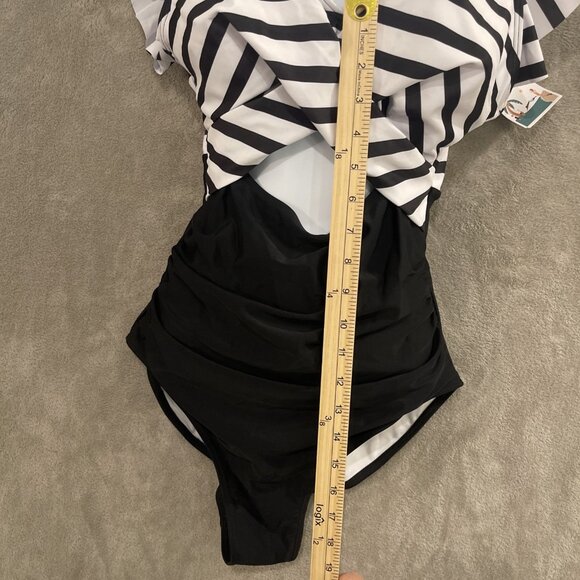 NWT B2Prity Womens Black & White Cutout Ruffle One-Piece Swimsuit Size Medium - Picture 8 of 15